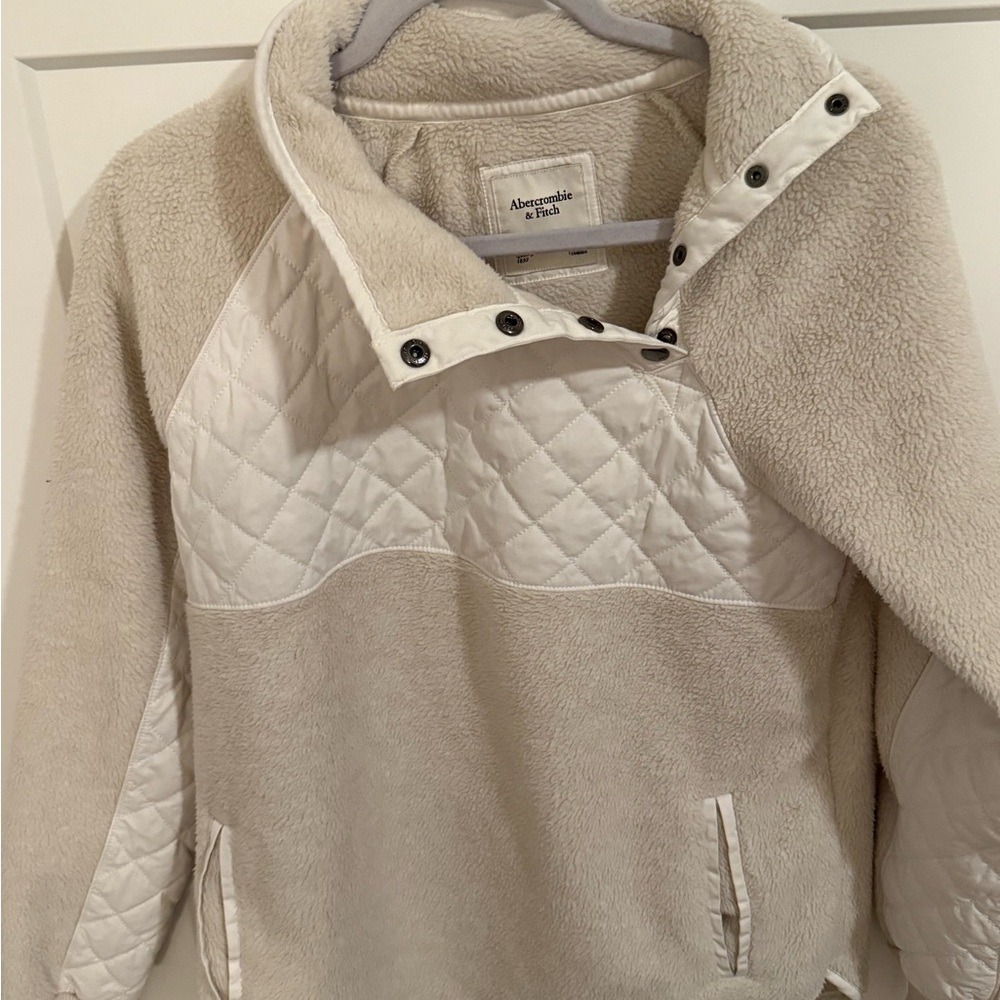 Abercrombie & Fitch Cream Quilted Sherpa Pullover - Picture 3 of 4